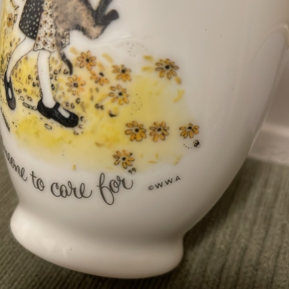 HOLLY HOBBIE // porcelain vase // “happiness is having someone to care for” - Picture 3 of 13